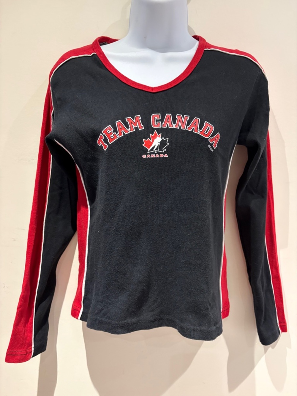 Team Canada Long-Sleeved T-Shirt, Heavy Cotton, Red/Black, Youth Size M
